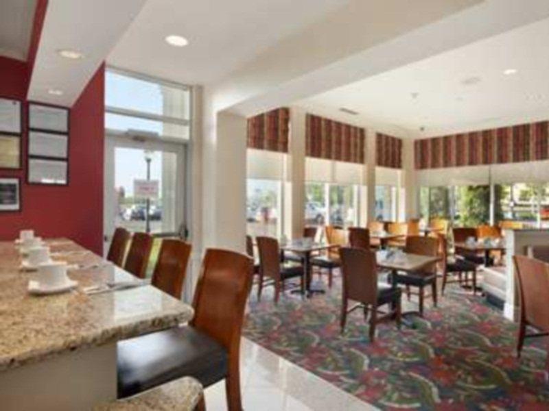 Hilton Garden Inn West Edmonton Bagian luar foto