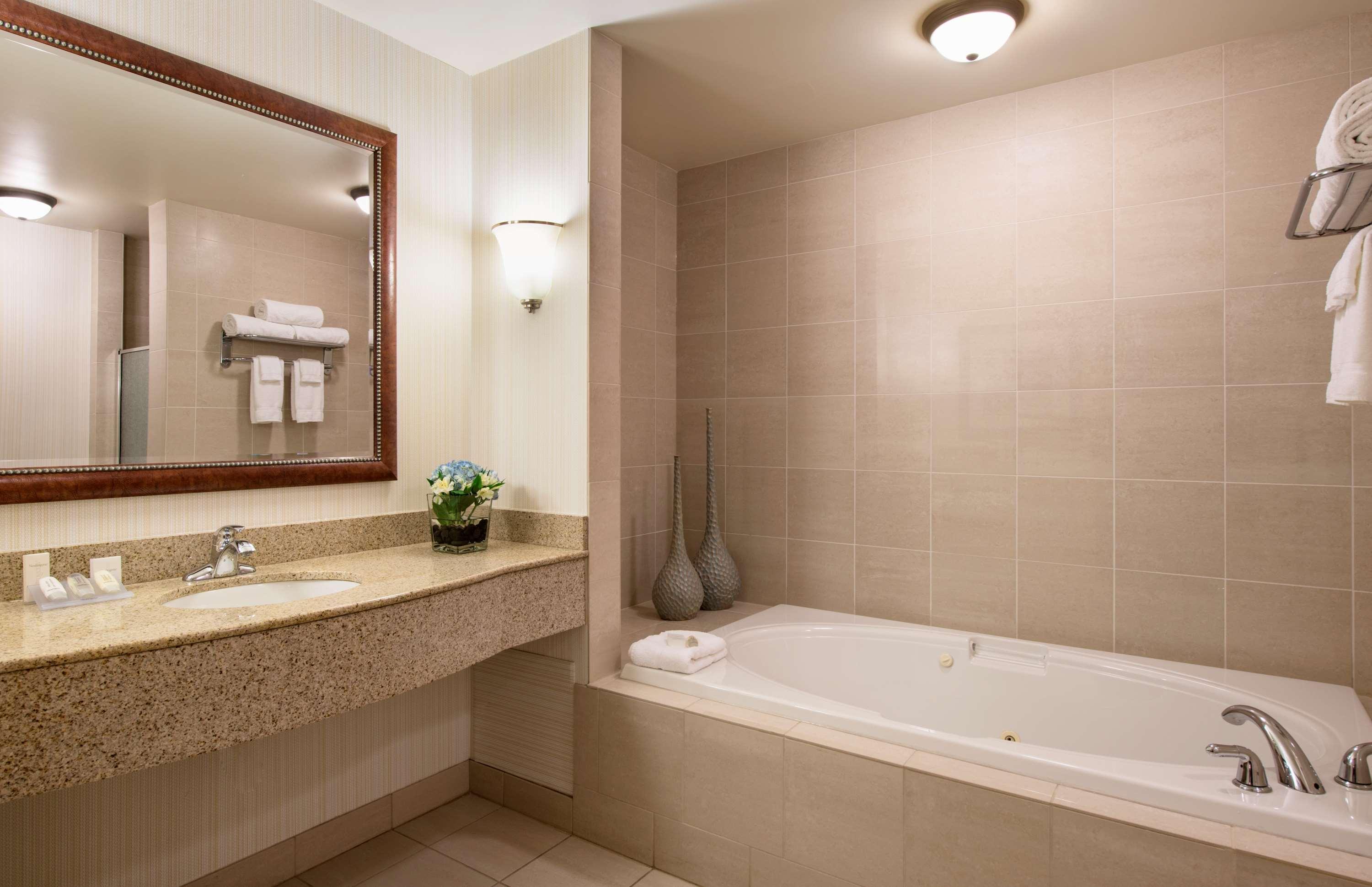 Hilton Garden Inn West Edmonton Bagian luar foto