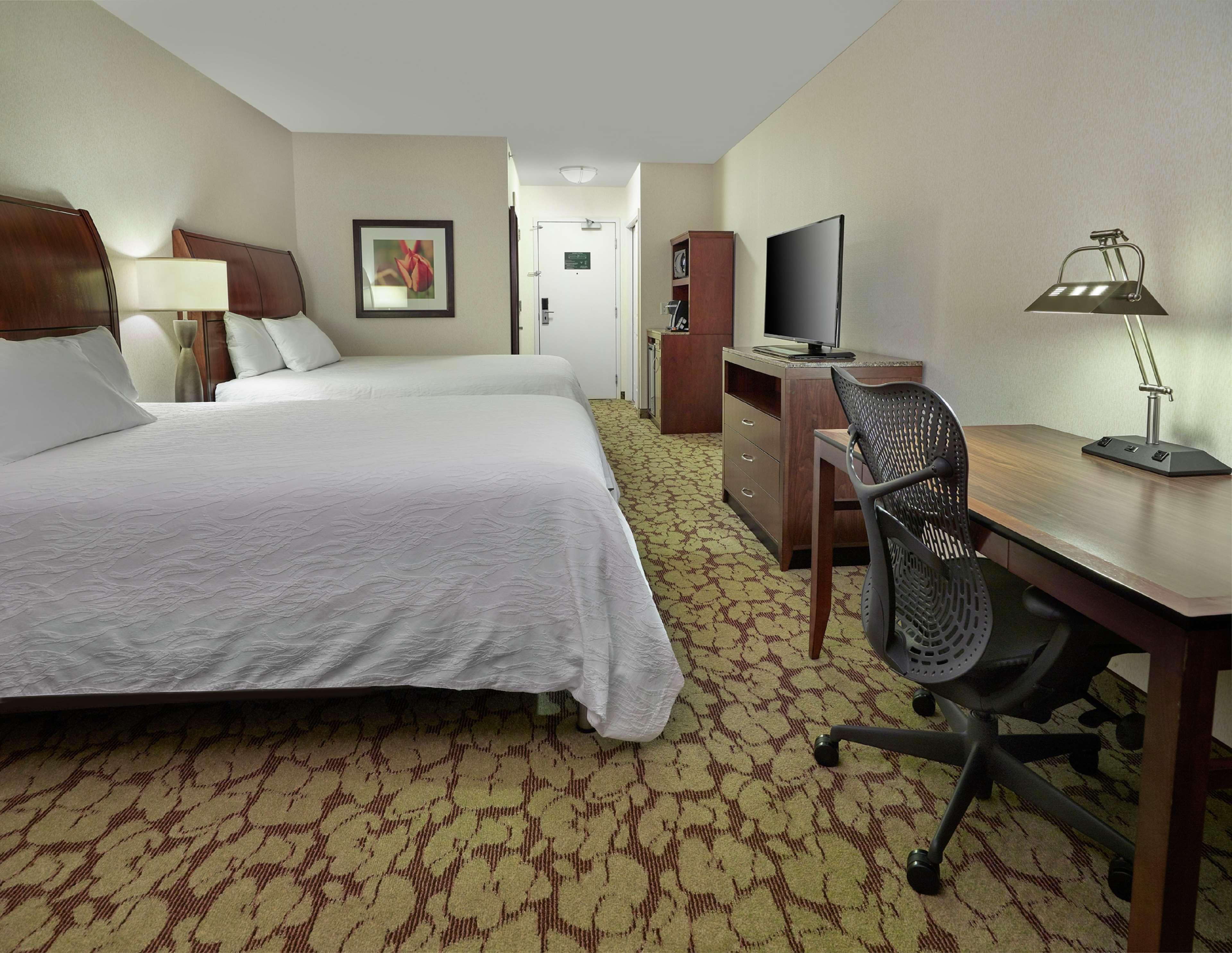Hilton Garden Inn West Edmonton Bagian luar foto