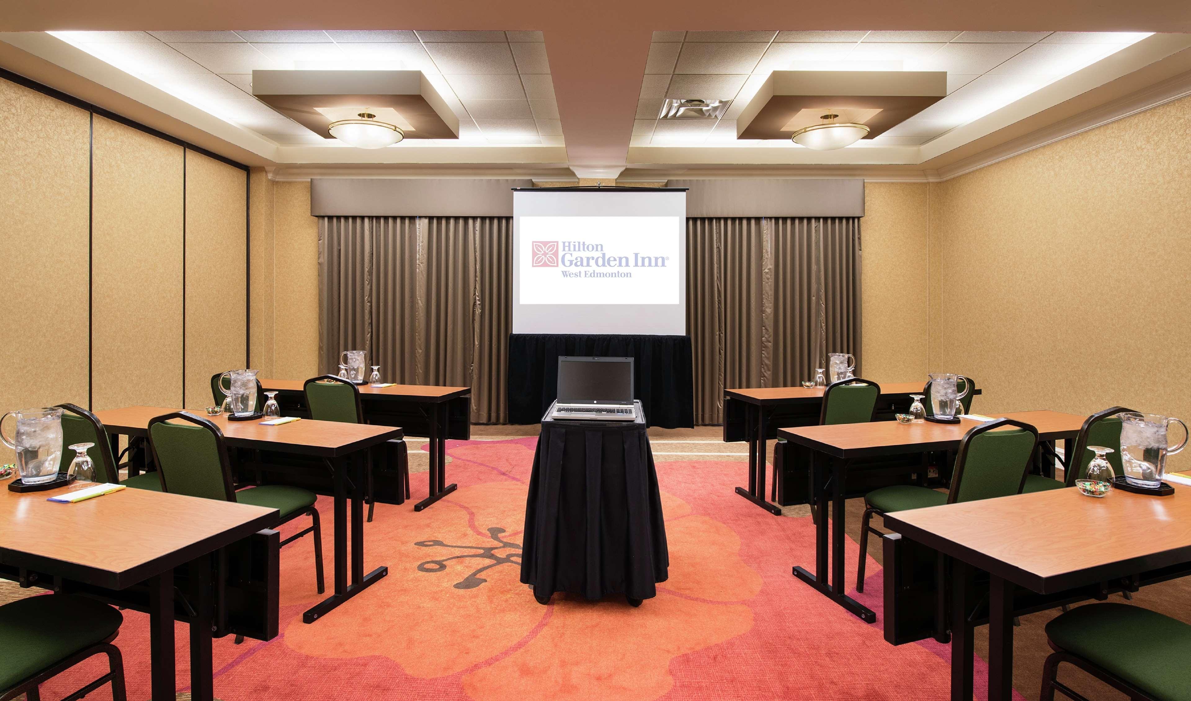 Hilton Garden Inn West Edmonton Bagian luar foto