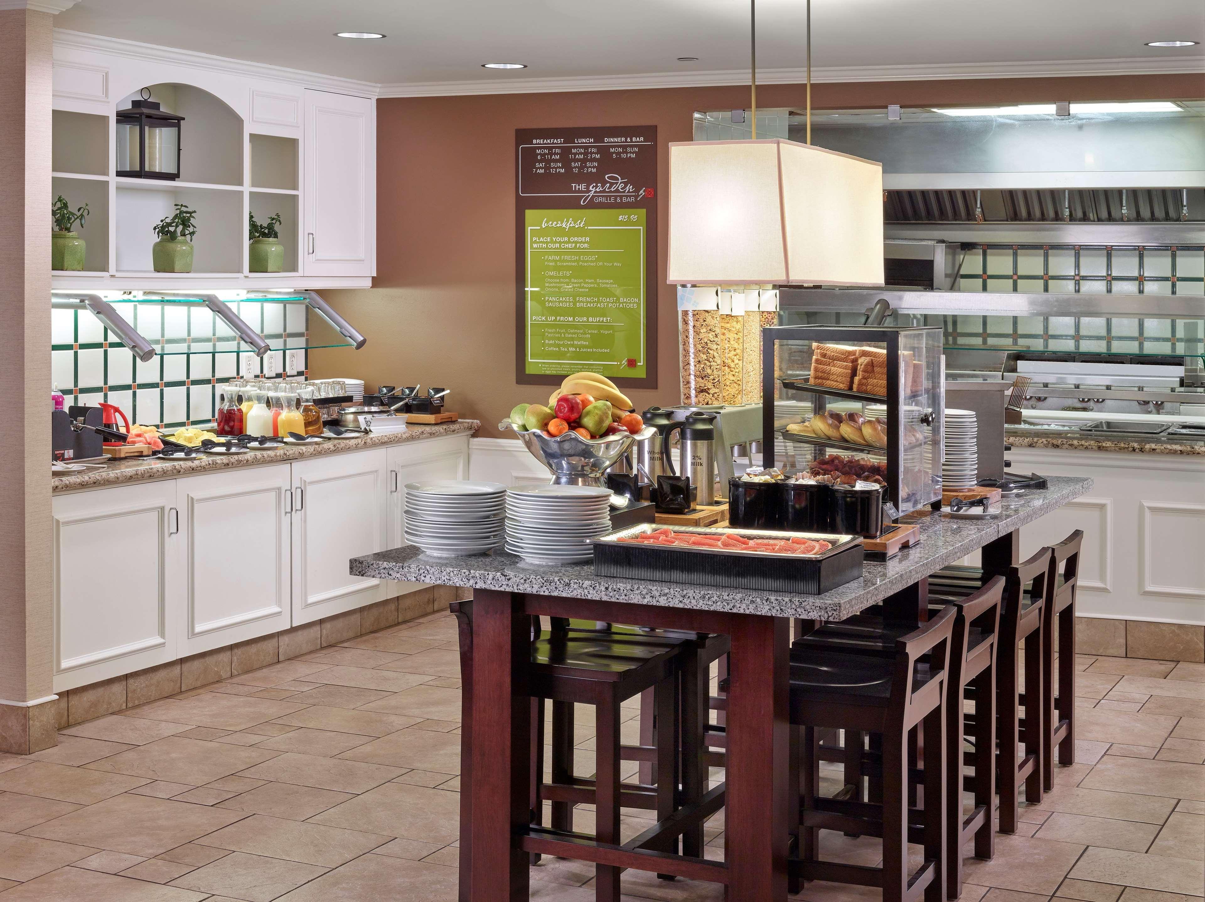 Hilton Garden Inn West Edmonton Bagian luar foto