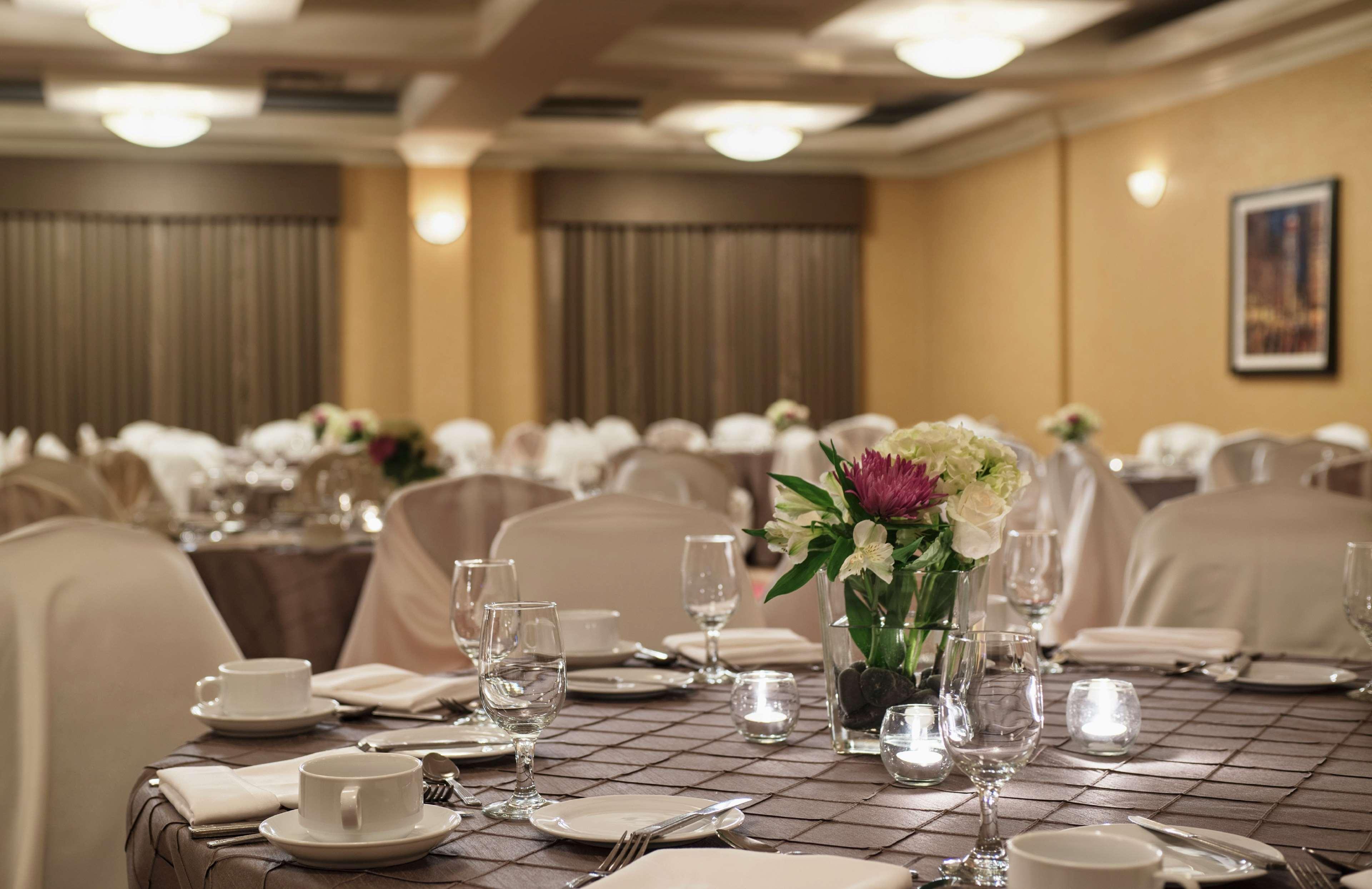 Hilton Garden Inn West Edmonton Bagian luar foto