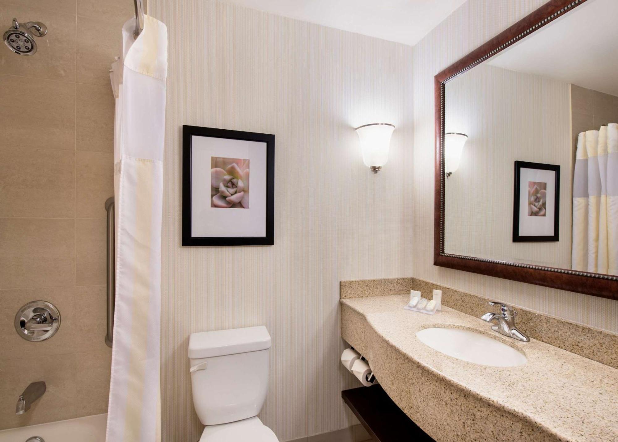 Hilton Garden Inn West Edmonton Bagian luar foto