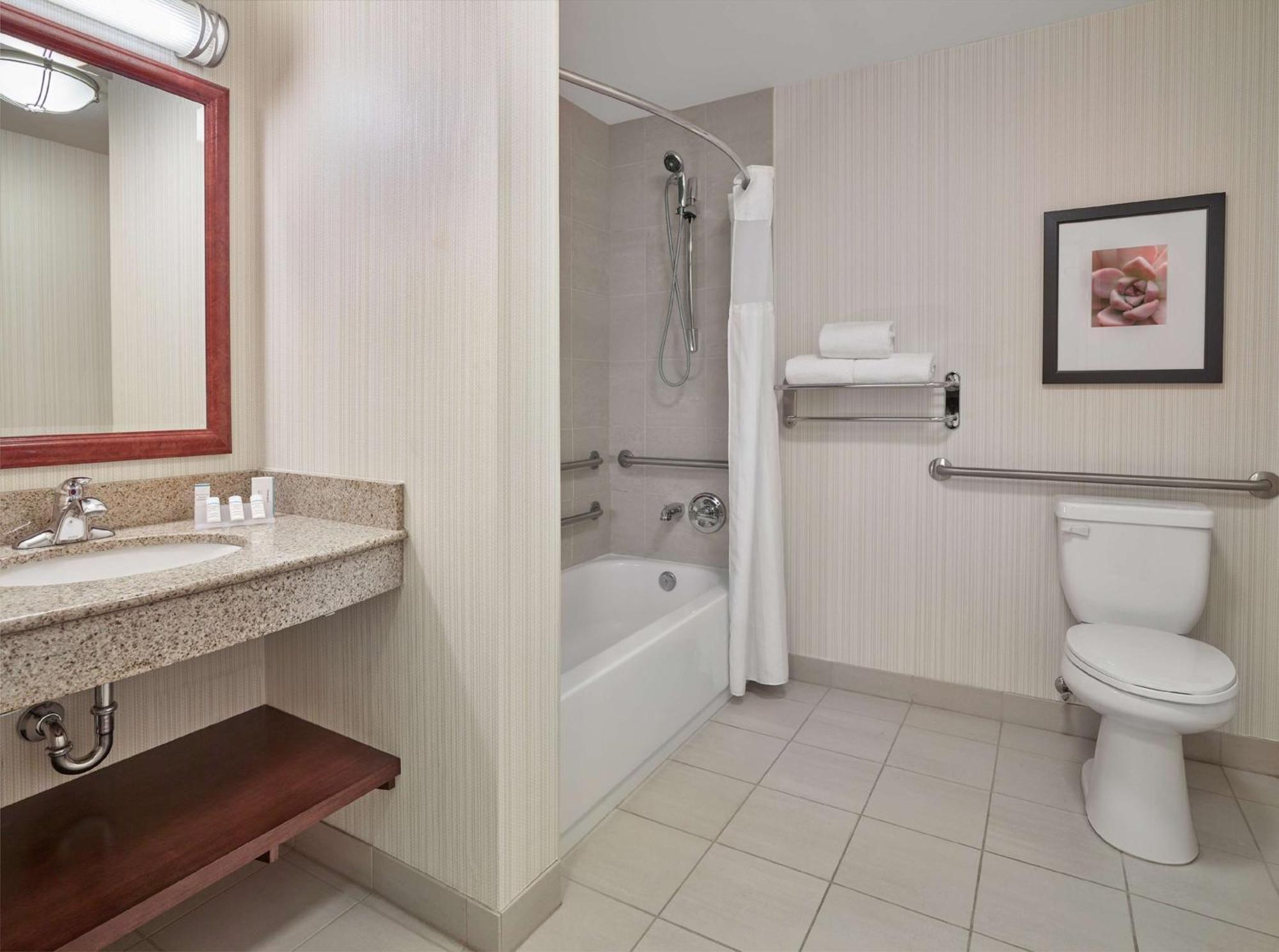 Hilton Garden Inn West Edmonton Bagian luar foto