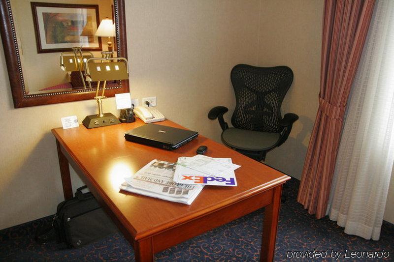Hilton Garden Inn West Edmonton Ruang foto