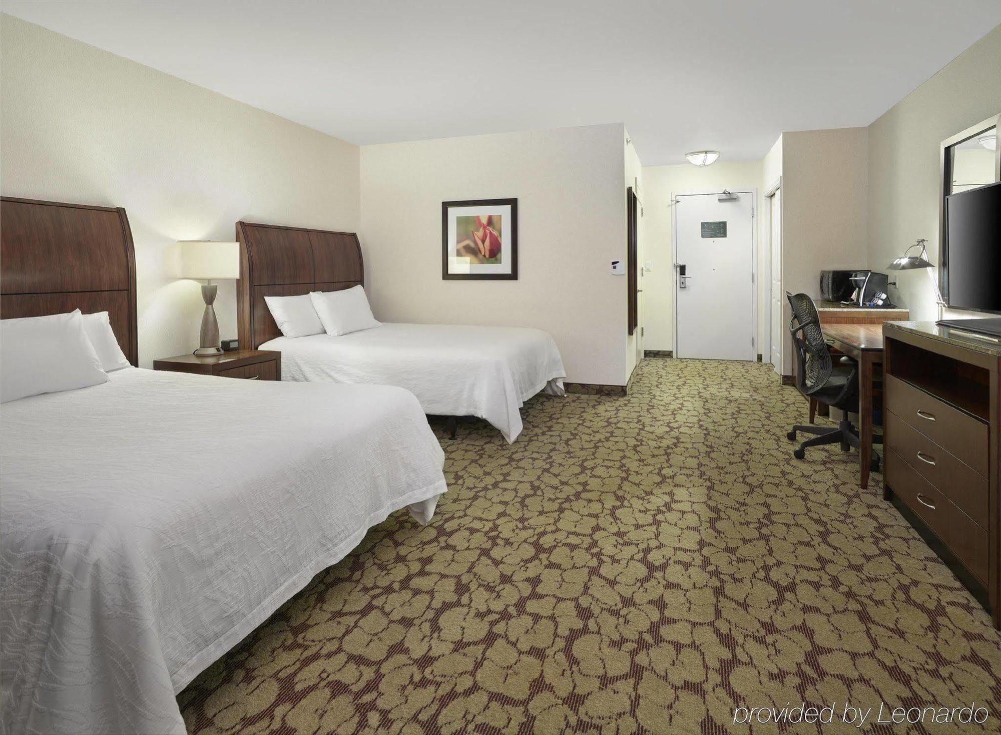 Hilton Garden Inn West Edmonton Bagian luar foto